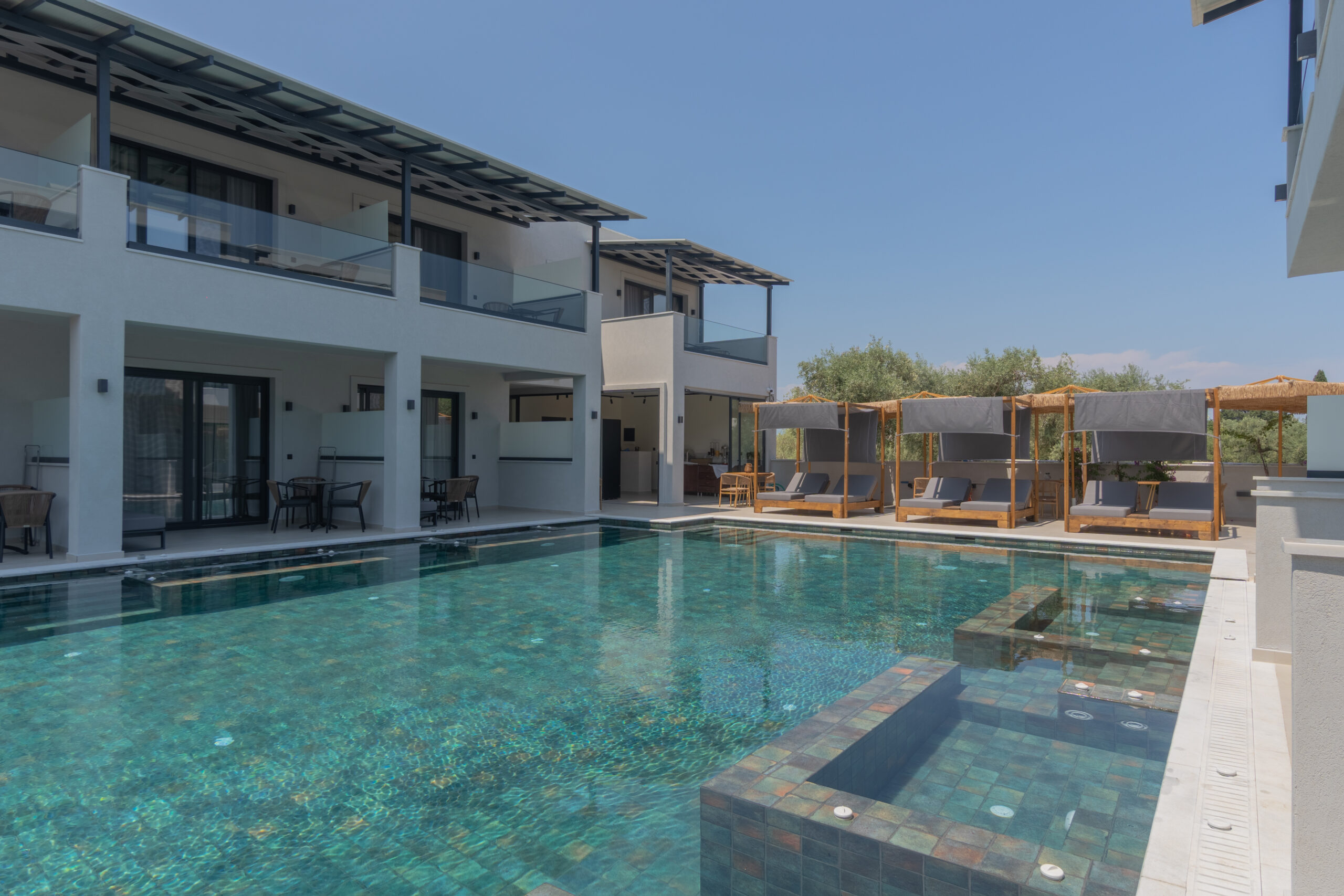 Tiara Holidays - Alora Luxury Suites - Maisonette with Jacuzzi pool view